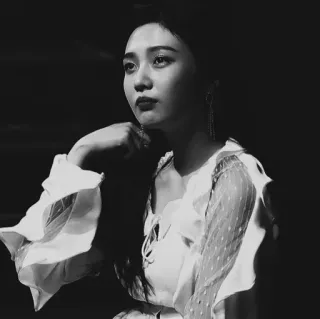 🦋 8e3825d7 ผู้หญิง, ภาพเหมือน, บุคคล, ขาวดำ, สีเดียว, ความงาม, ผู้หญิง, เด็กผู้หญิง telegram sticker