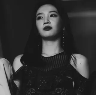 🦋 9f891b87 ผู้หญิง, ภาพเหมือน, บุคคล, ขาวดำ, ขาวดำ, แฟชั่น, ชุดเดรส telegram sticker