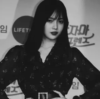 🦋 a322d624 짜마 ผู้หญิง, เกาหลี, นักแสดง, ภาพเหมือน, ขาวดำ, แฟชั่น telegram sticker