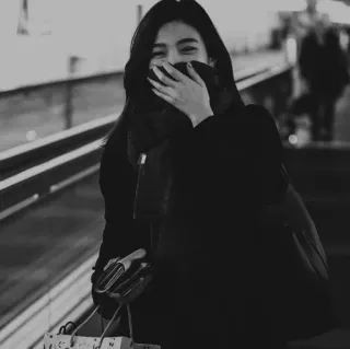 🦋 afb0bd14 ผู้หญิง, ขาวดำ, ยิ้ม, บันไดเลื่อน, ถุงช้อปปิ้ง, ในร่ม, ร่าเริง, ภาพเหมือน telegram sticker