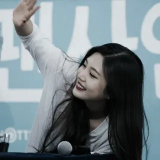 🦋 be3f99db ผู้หญิง, นักร้อง, เกาหลี, ไอดอล, ยิ้ม, โบกมือ, ความสุข telegram sticker