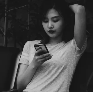 🦋 d6fd6ad9 ผู้หญิง, โทรศัพท์, เสื้อยืด, ผู้หญิง, ภาพเหมือน, ในร่ม telegram sticker