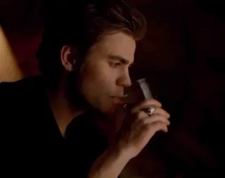 🥃 7b4a76aa Mann, Wein, Trinken, Vampire Diaries whatsapp sticker