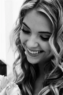 😂 c7ddfa74 女人, 微笑, 肖像, 快乐, 女孩, 人 telegram sticker