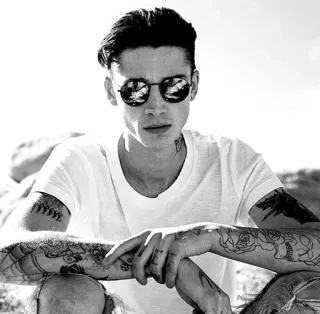 🌻 9600a039 pria, kacamata hitam, tato, potret, hitam putih, orang whatsapp sticker