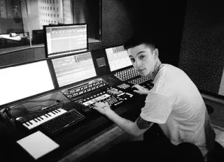 🌻 9ebad3cf musik, studio, musisi, sound engineer, produser, keyboard, mixing audio whatsapp sticker