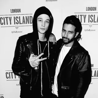 🌻 cb9a4809 CITY ISLAND pria, jaket kulit, hoodie, pose, pulau kota, London whatsapp sticker