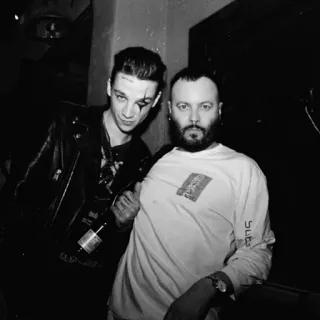 🌻 cf7cbf46 orang, pria, hitam putih, jaket kulit, potret, pria berjenggot whatsapp sticker