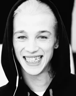 🌻 f91ef0e3 orang, potret, hoodie, senyum, tato, muda, dewasa whatsapp sticker