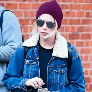 🍾 5a82ba6f kobieta, czapka, kurtka, okulary przeciwsłoneczne, jeans, portret, moda whatsapp sticker