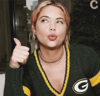 🦌 170c5bda женщина, большой палец вверх, грин бэй пэкерс, свитер, блондинка, портрет whatsapp sticker