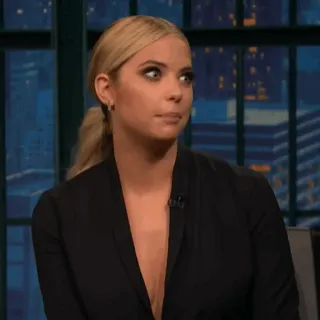 🌔 1980f469 woman, blonde hair, portrait, looking sideways whatsapp sticker