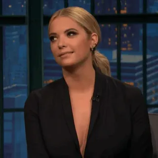 🌔 ce9f1018 woman, portrait, blonde, celebrity, talk show, evening wear whatsapp sticker