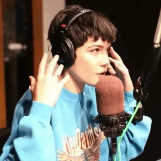 🕊 013ee5d5 Halsey Musiker, Sängerin, Frau, Porträt, Kopfhörer, Halsey, Mikrofon whatsapp sticker