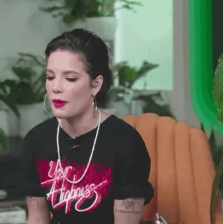 🕊 12b795e1 Your Highness Halsey, Sängerin, Eure Hoheit, Frau, Popstar whatsapp sticker