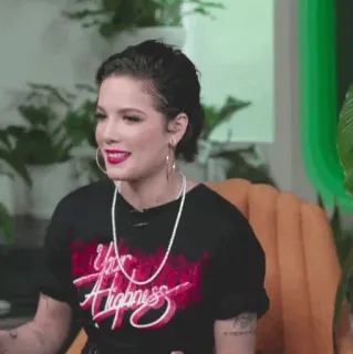 🕊 73a57728 Your Highness Halsey, Sängerin, Hoheit, Promi, Frau, Person whatsapp sticker