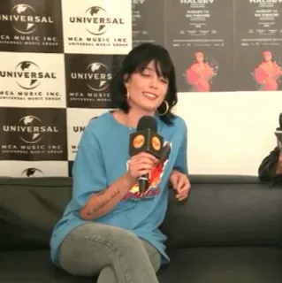 🕊 7a3da54e Halsey Sänger, Mikrofon, Interview, Musiker, Promi whatsapp sticker