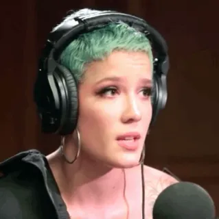 🕊 9018d2c9 Halsey Sänger, Musiker, Porträt, Promi, Kopfhörer whatsapp sticker