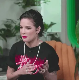 🕊 9a04d8cc You Are Here. Halsey, Sängerin, Künstler, Promi, Frau whatsapp sticker