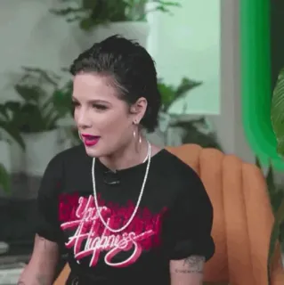 🕊 a379ad00 Your Highness Halsey, Eure Hoheit, Sängerin, Promi whatsapp sticker