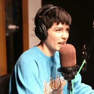 🕊 aa7780c2 Harley-Davidson Frau, Mikrofon, Kopfhörer, Studio, Interview whatsapp sticker