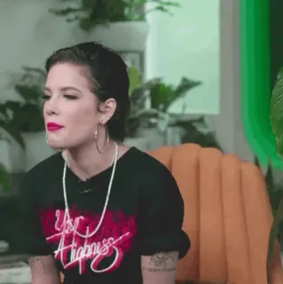 🕊 c9fdb3a9 Your Highness Halsey, Sängerin, Eure Hoheit, Popstar, Promi, Frau, Porträt whatsapp sticker