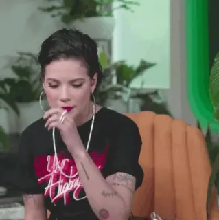 🕊 f5e9bc03 Your Angora Halsey, Sängerin, Promi, Musik, Porträt, Angora, T-Shirt, Frau whatsapp sticker