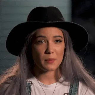 😐 055b0301 donna, cappello, ritratto, persona, femmina, interno, seria telegram sticker