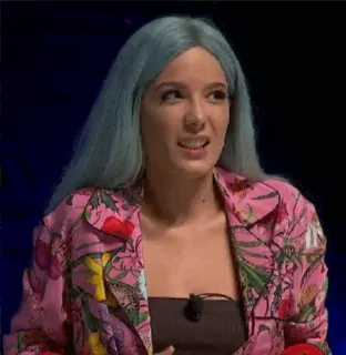 😐 34646c3a Halsey cantante, musicista, Halsey, capelli blu, giacca floreale, pop star, celebrità telegram sticker