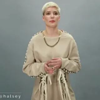 🔌 5ef5a84e Halsey @halsey penyanyi, selebriti, musisi, artis wanita, musik pop, Halsey whatsapp sticker