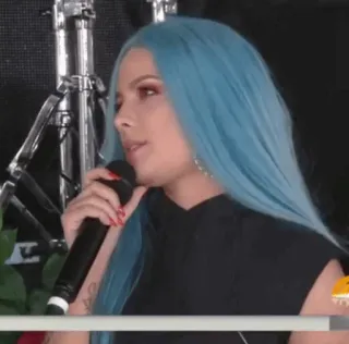 🔌 610662ac Halsey penyanyi, rambut biru, musisi, mikrofon, selebriti whatsapp sticker