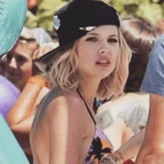 🍓 cdd999e2 woman, bikini, hat, beach, summer, vacation telegram sticker