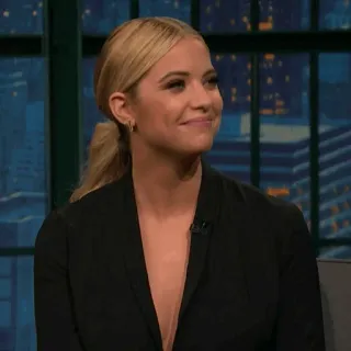 🎬 648d6d09 woman, blonde, portrait, smiling, actress, tv show, interview telegram sticker