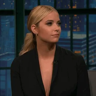 🎬 d351fab9 woman, actress, portrait, blonde, television, talk show telegram sticker