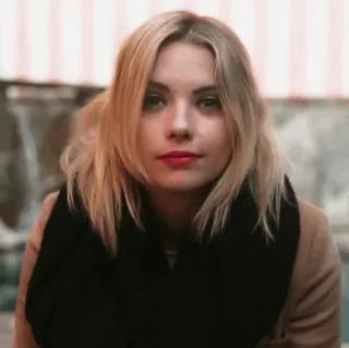 🍪 eedcbd24 woman, portrait, blonde hair, red lipstick, fashion, style telegram sticker