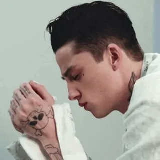 💲 140b236f man, tattoos, face, skull, hand telegram sticker