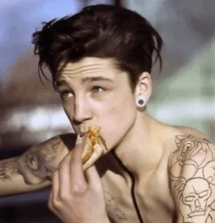 💲 bbf697e4 man, eating, pizza, tattoos, food, male, portrait telegram sticker