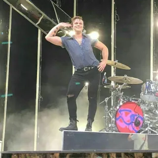 ➰ 031f9245 concerto, música, músico, baterista, apresentação, palco telegram sticker