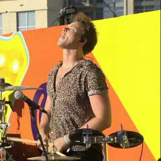 🌻 11ed8440 baterista, música, músico, apresentação, bateria telegram sticker