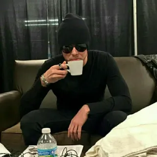 🍻 1aad911a homem, café, gorro, óculos de sol, retrato, sentado telegram sticker