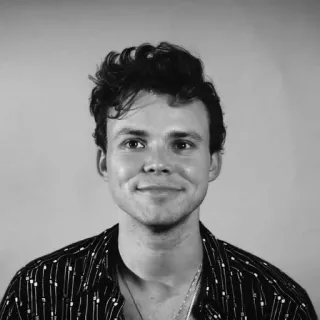 🐚 214d7b68 retrato, homem, pessoa, cantor, preto e branco, cabelo cacheado telegram sticker