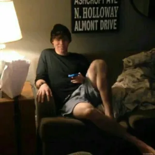 ➰ 891e7d5a ASHCROFT AVE
N. HOLLOWAY
ALMONT DRIVE pessoa, sentado, quarto, móveis, retrato telegram sticker