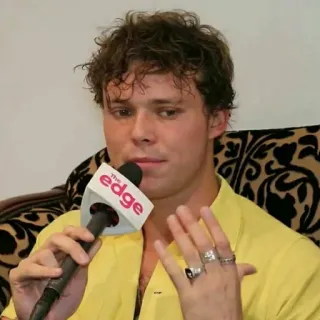 🌙 9d190e30 the edge homem, entrevista, microfone, pessoa, celebridade telegram sticker