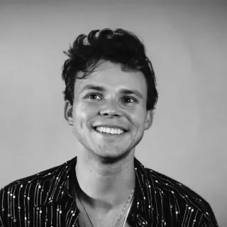 🐚 ad72ab1b homem, retrato, preto e branco, sorrindo, pessoa telegram sticker