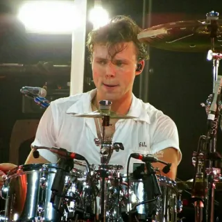 🕷 cb63d4bd músico, bateria, performance, baterista, música, entretenimento telegram sticker