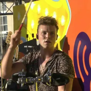 🌻 d60f0c7b baterista, música, músico, apresentação, bateria, concerto telegram sticker