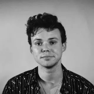 🐚 dd47fcba homem, pessoa, retrato, preto e branco, masculino, cantor telegram sticker