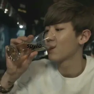 🥂 800d9e20 spyro Minuman, Gelas, Orang, Dalam ruangan, Pria whatsapp sticker