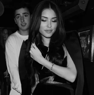 🚩 b2666ef6 女性, 人々, ポートレート, 白黒, 屋内 telegram sticker