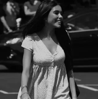 🥀 c253ac8e 女性, ドレス, ウォーキング, ポートレート, 人々, 白黒 telegram sticker